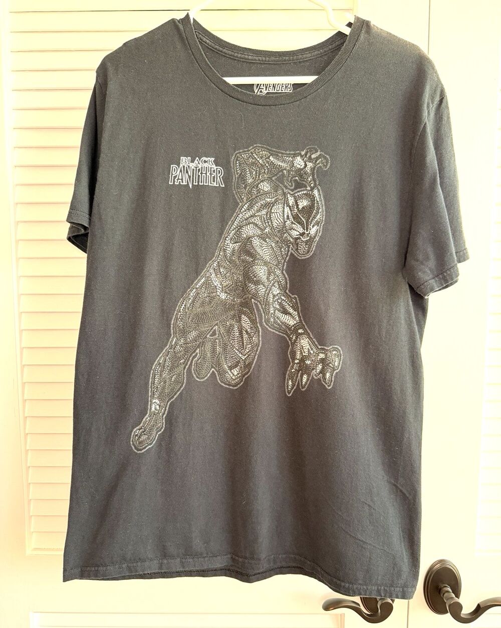 Marvel Black Panther T-Shirt Mens Large Faux Embroidered Black Avengers Logo